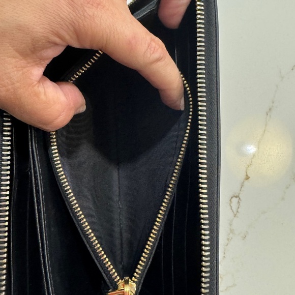 ✨ Prada Quilted Nylon Zip-Around Wallet - Black ✨ - Picture 7 of 11